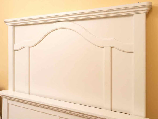 Vaughan Bassett Bungalow Mantel Queen Bed In Lattice Soft White Finish