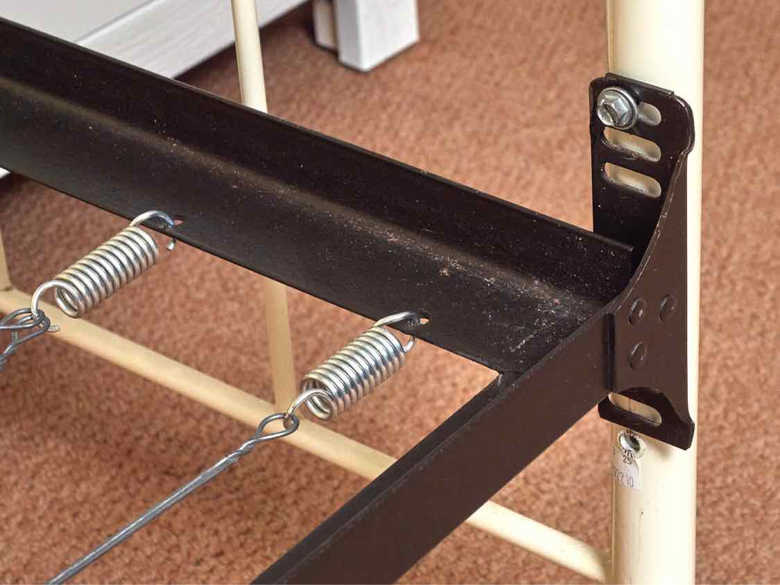 Cream Finish Metal Twin Day  Bed