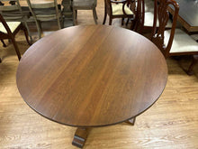 Keystone 'Verona' Round Dining Table