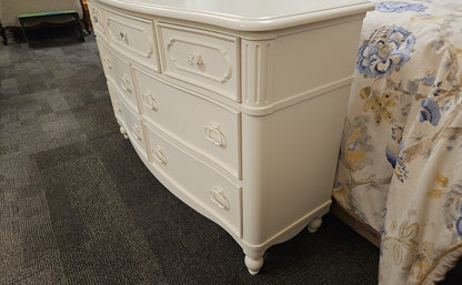 Wendy Bellisimo 7-Drawer Dresser w/ Mirror