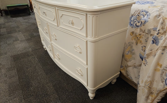 Wendy Bellisimo 7-Drawer Dresser w/ Mirror