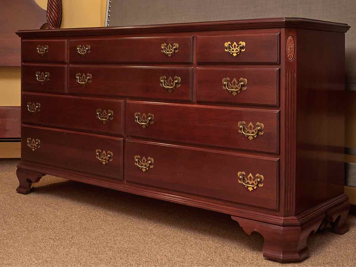 Ethan Allen  Cherry Georgain Style 10 Drawer Dresser