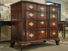 Kindel Mahogany Block Front Chest wuth 4 Drawers
