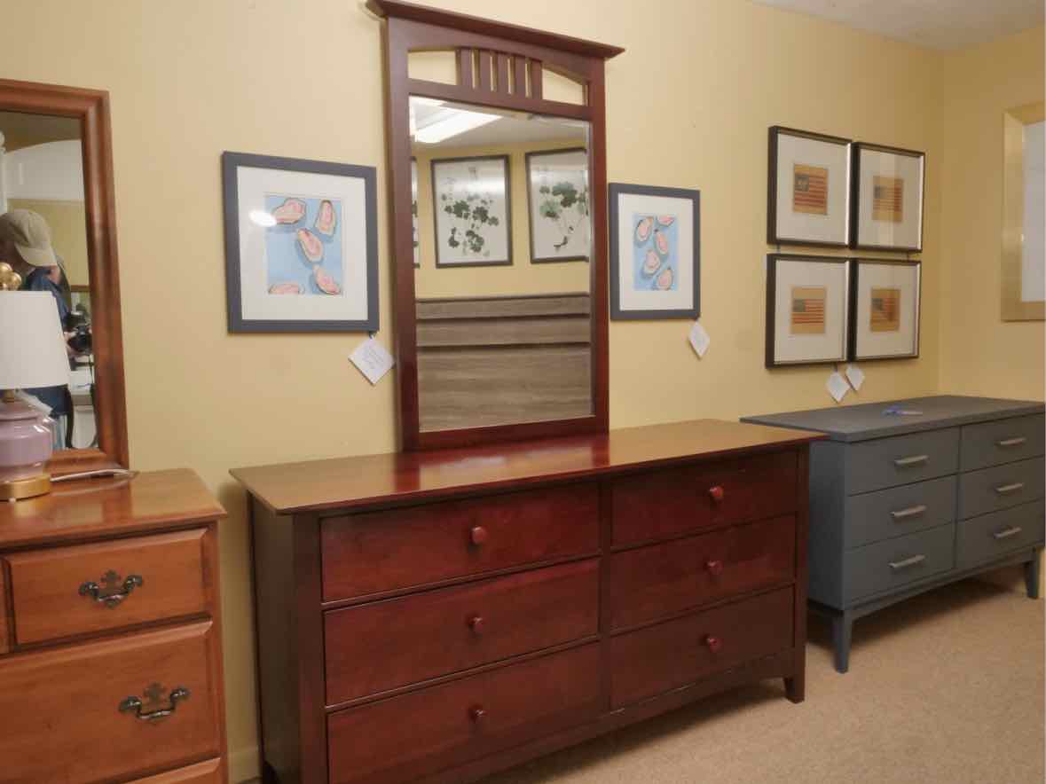 Kincaid  Cherry 6 Drawer Dresser & Mirror
