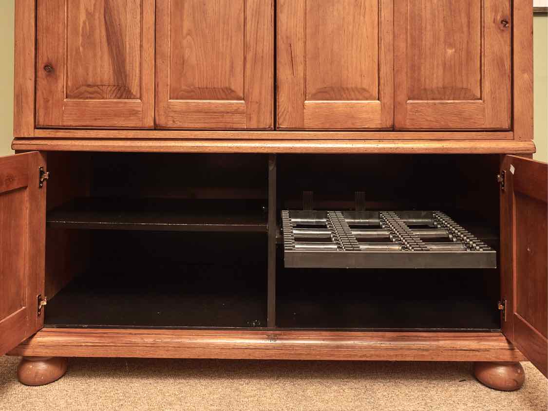 Mission Style Stained Oak 2 Glass Door 4 Panel Door Media Furniture