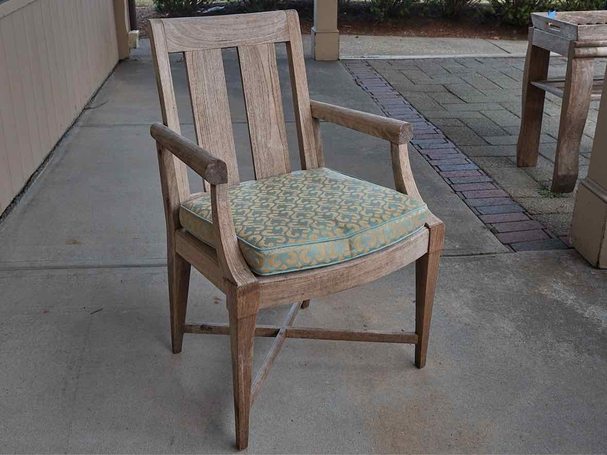 Outdoor Dining Set in Teak with 84" Round Dining Table, 8 Chairs & Umbrella