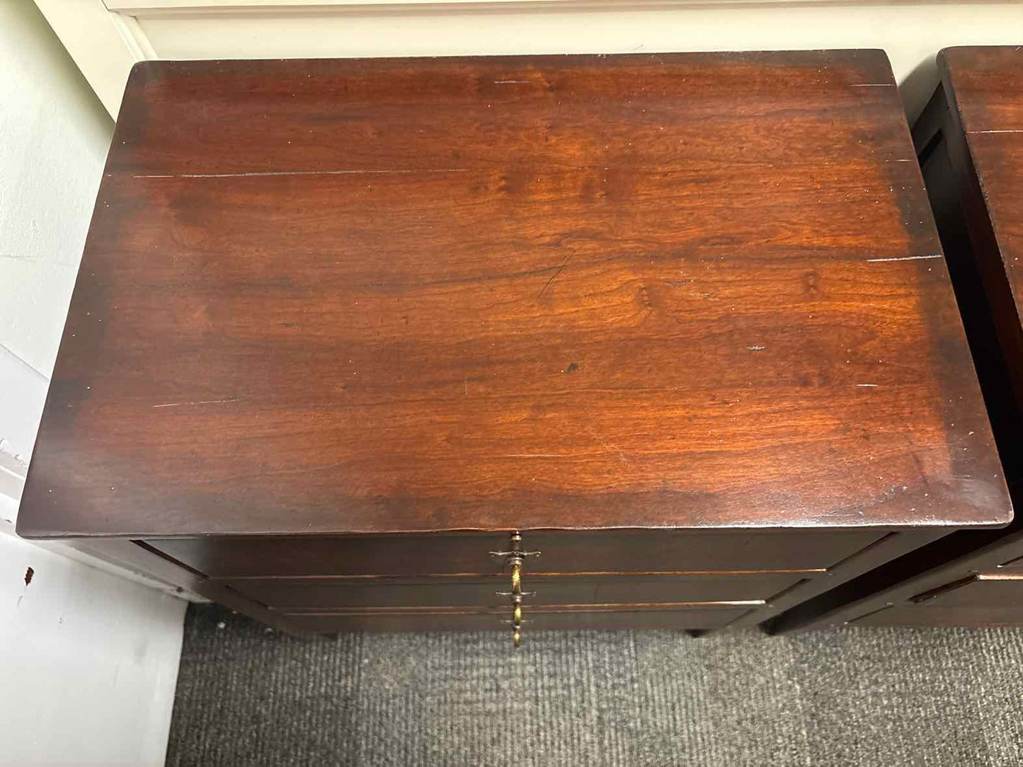 Henredon 'Acquisitions' Pair of Nightstands
