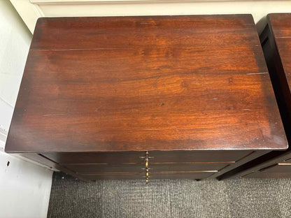 Henredon 'Acquisitions' Pair of Nightstands