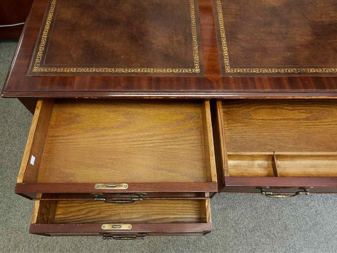 Smith & Watson Mahogany Executive Desk with 4 Drawers