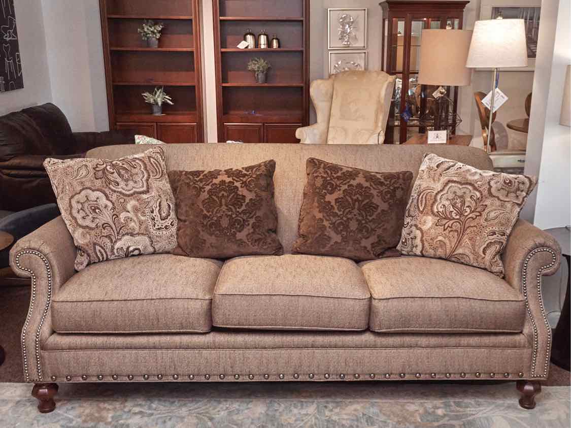 Thomasville 3 Cushion Tweed Blend Upholstered Includes 4 Toss Pillows  Sofa