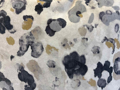 Romo 'Niumi' Velvet Accent Pillow