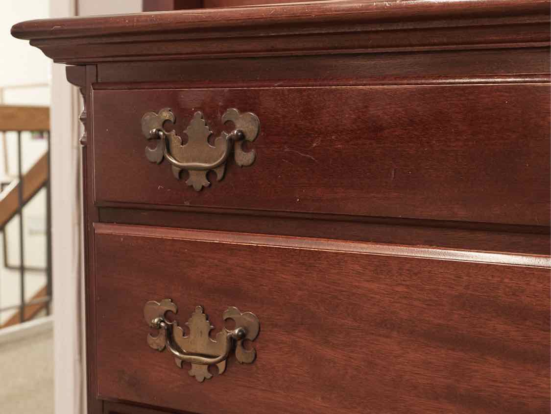 Mahogany 4 Drawer Dresser Queen  Anne Style w/Brass Pulls in Rich Finish