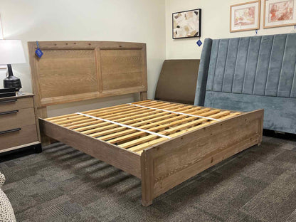 Vaughan Bassett 'Transitions' King Bed