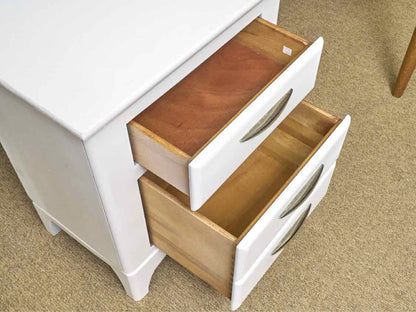 Global Furniture'Cottage White' Custom Finish 3 Drawer  Nightstand