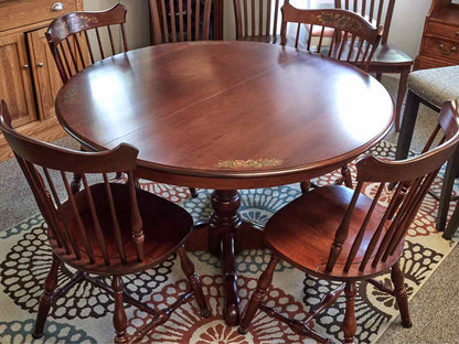 Hitchcock Round Dining Table & Set of Four Matching Chairs