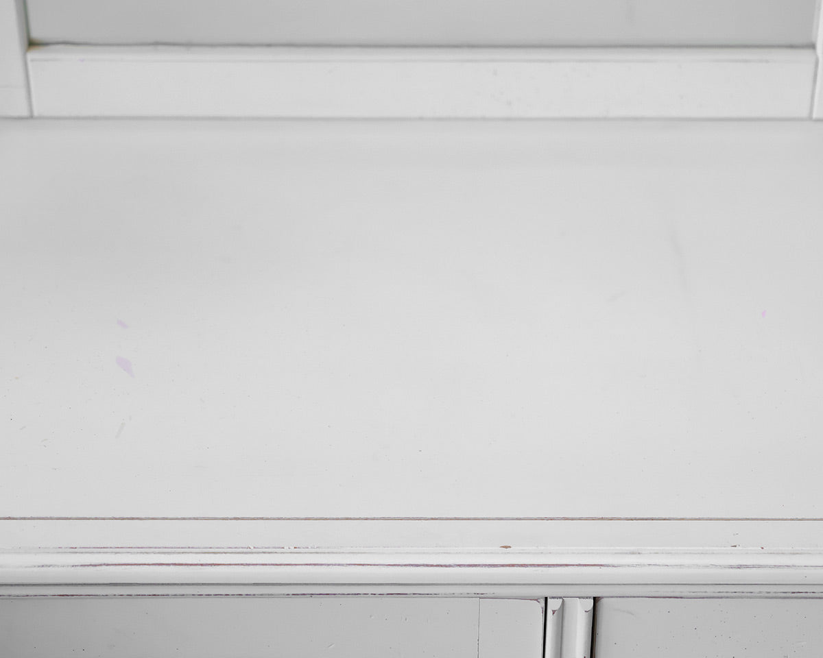 Ragazzi Dresser with Mirror in Antique White with Beadboard Trim