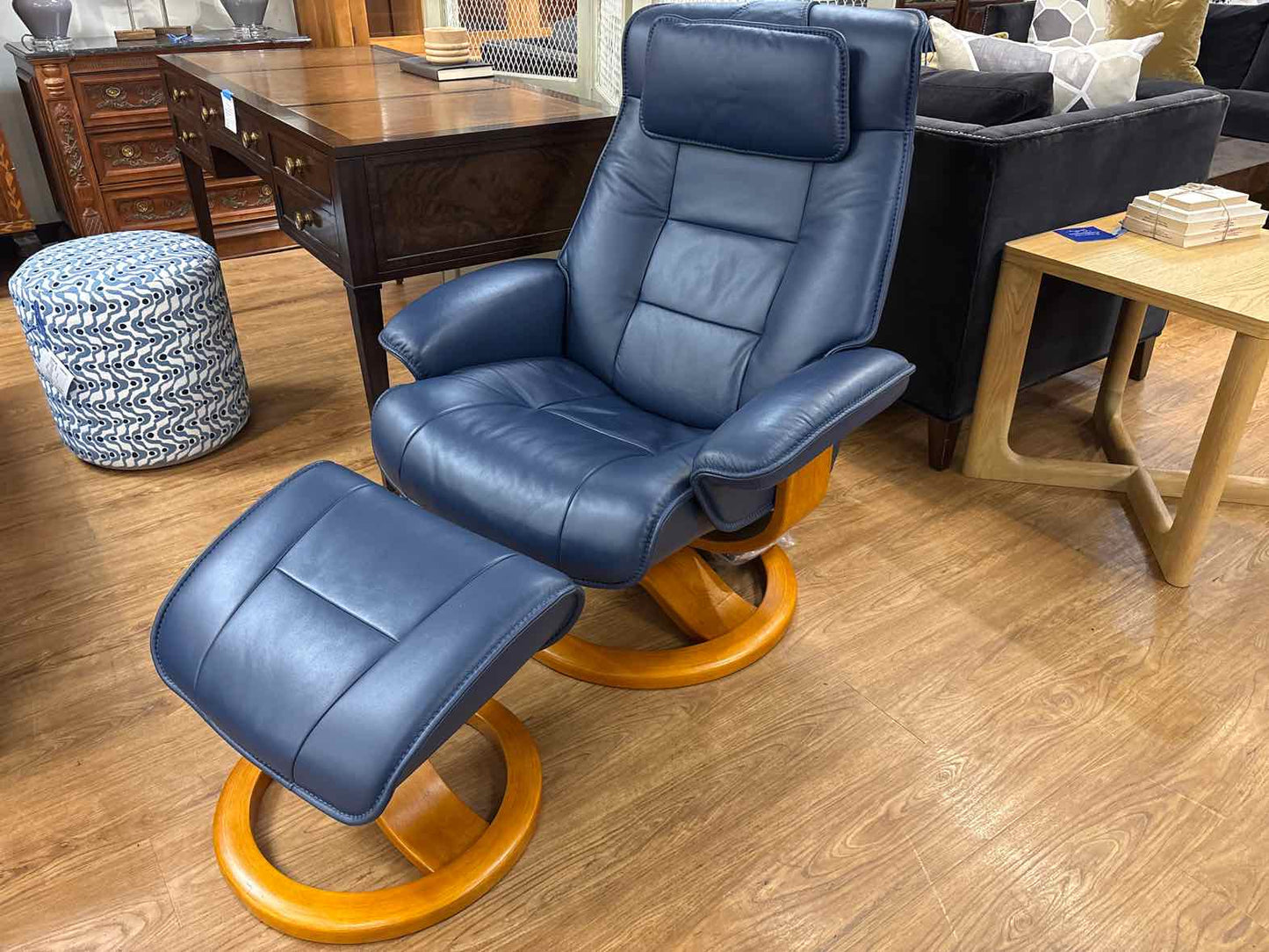 Fjords Swivel Recliner & Ottoman