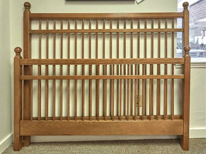 Vermont Tubbs Full Oak Spindle Bed