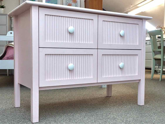 Maine Cottage 'Lizzie' Dresser in Pink W/ White Knobs