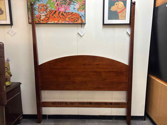 Kincaid Cherry Pencil Post Queen Bed
