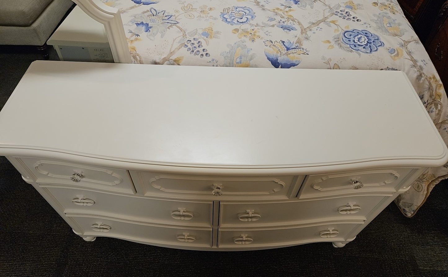 Wendy Bellisimo 7-Drawer Dresser w/ Mirror