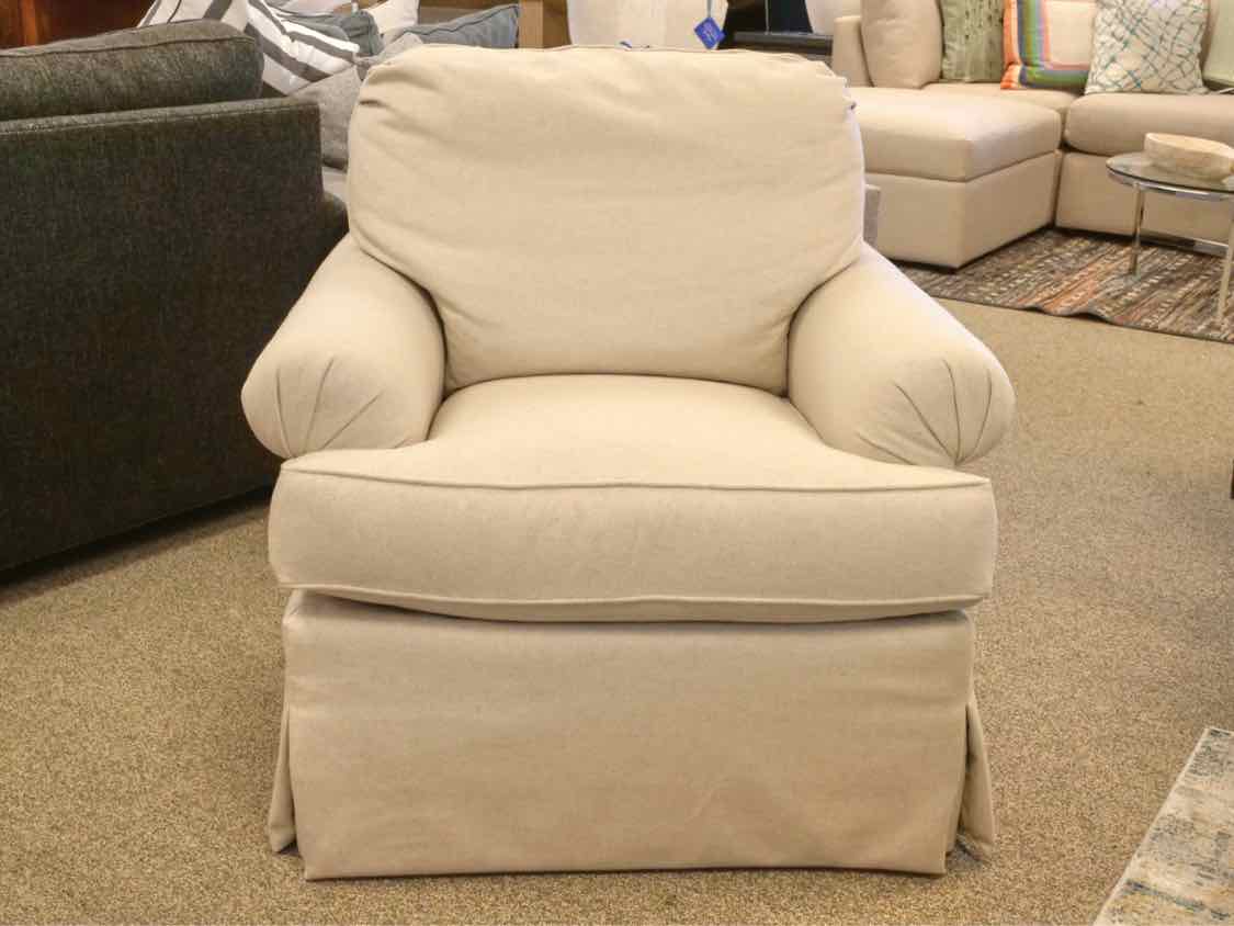 Hickory ' Carolyn' Swivel Chair in Ivory Wool Blend Upholstery