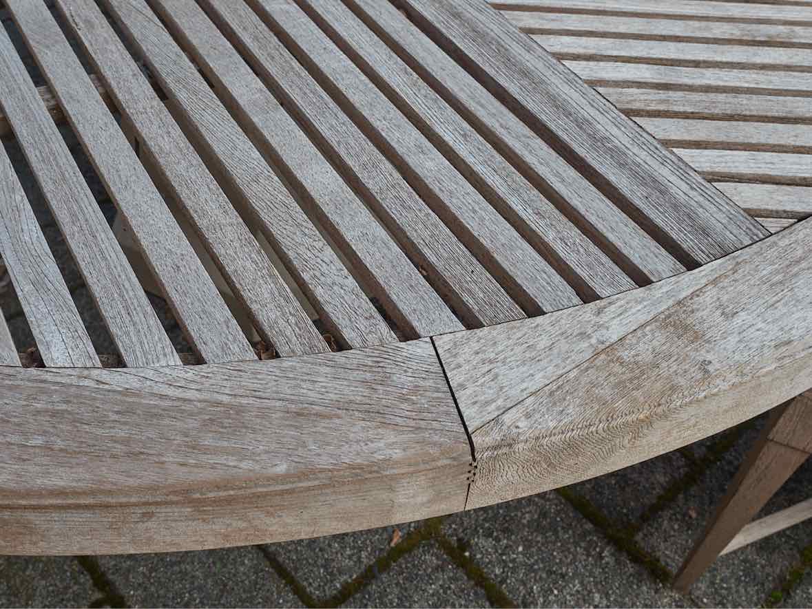 Outdoor Dining Set in Teak with 84" Round Dining Table, 8 Chairs & Umbrella