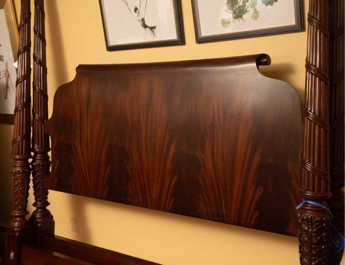 Ethan Allen Mahogany 'Laurel' Queen 4 Post Bed