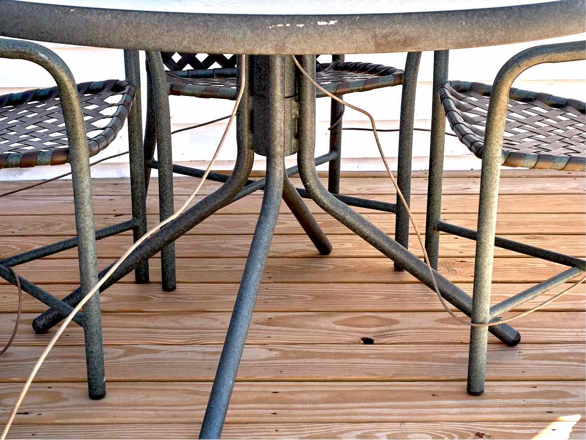 Brown Jordan Round 48"Round Table  & 6 ChairOutdoor Dining Set
