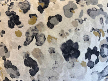 Romo 'Niumi' Velvet Accent Pillow