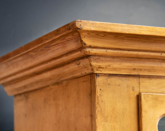 Scrubbed Pine Cabinet with Glass Door Hutch