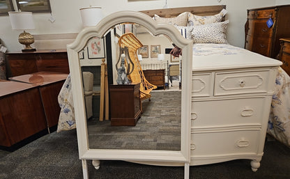 Wendy Bellisimo 7-Drawer Dresser w/ Mirror