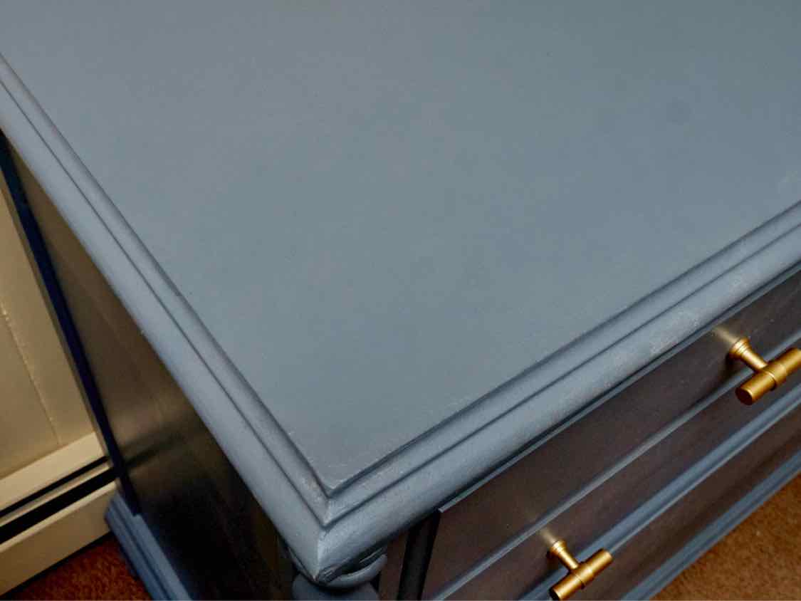 'Stormy Skies' Finish 5 Drawer Metal Gold Handles Chest