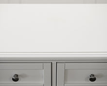 Vaughn Bassett 8-Drawer Dresser
