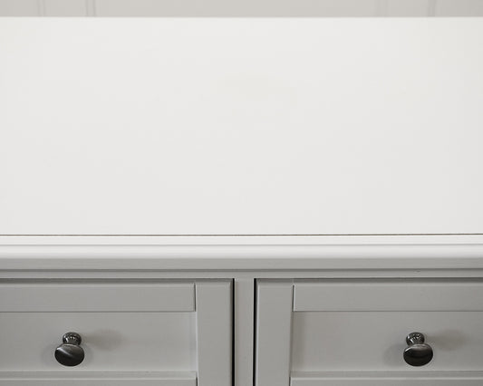 Vaughn Bassett 8-Drawer Dresser