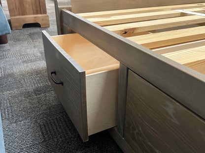 Vaughan Bassett 'Transitions' King Bed