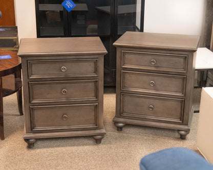 Pair of Ethan Allen New Country Three Drawer Nightstands