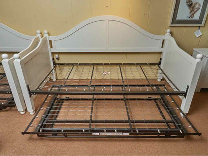 White Finish Twin Daybed With Trundle