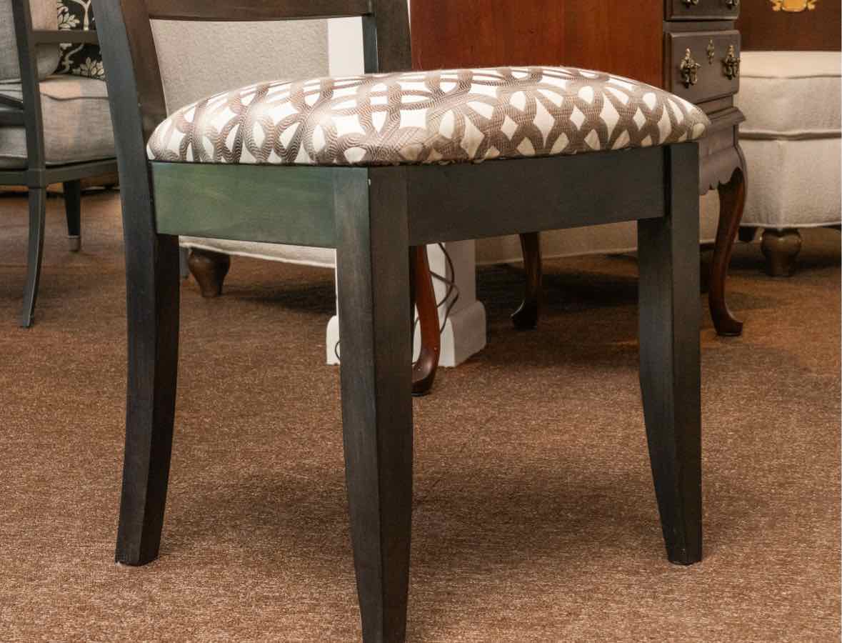 Saloom Espresso Finish Round Table With Crossed Legs  &  4 Chairs