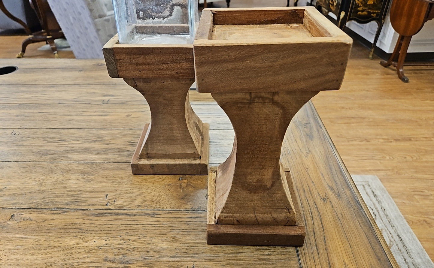 Set Of 2 Candle Holders with Recycled Wood Bases