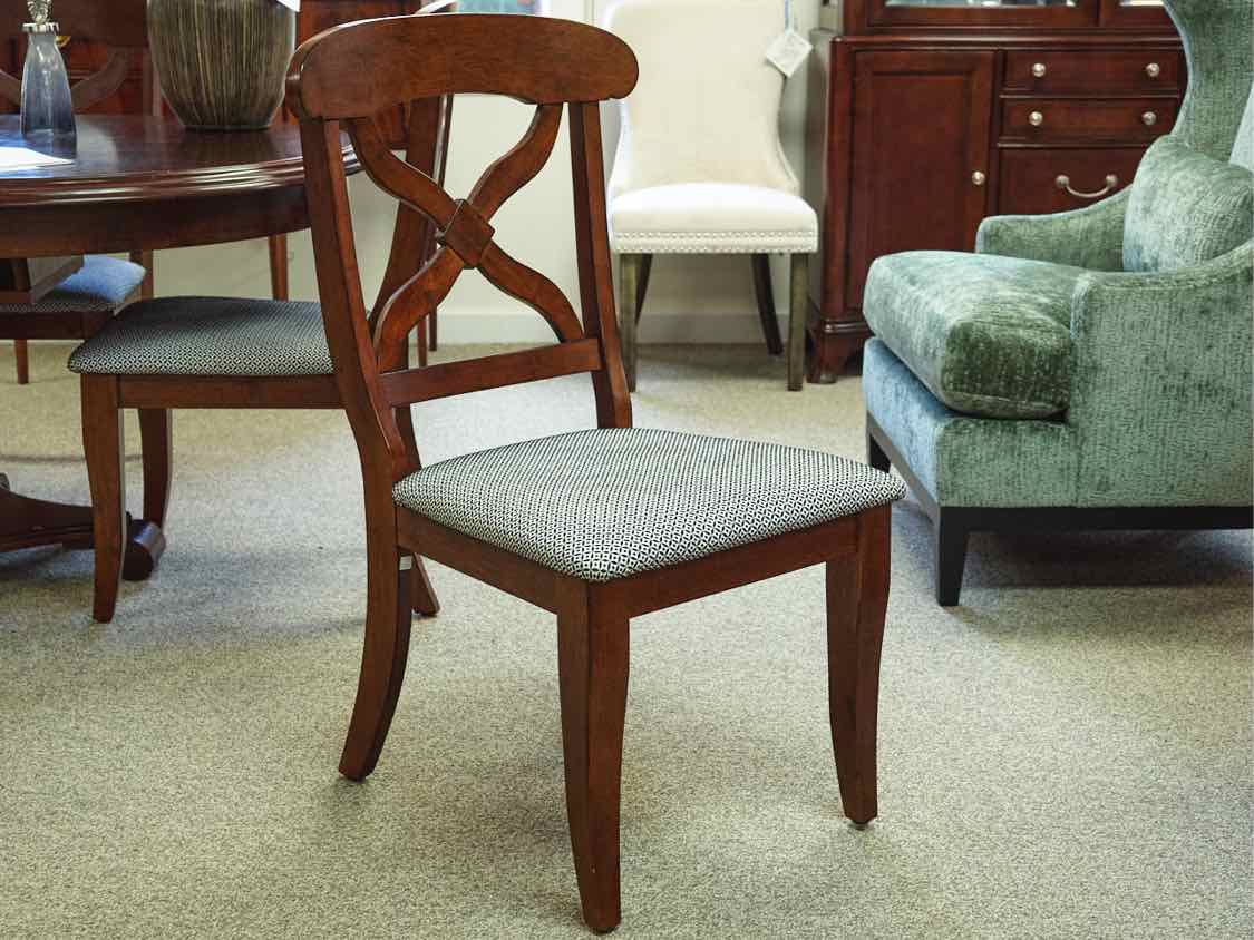 Round Cherry Pedestal Table with Leaf & Set of 4 Chairs with Navy & White Seats