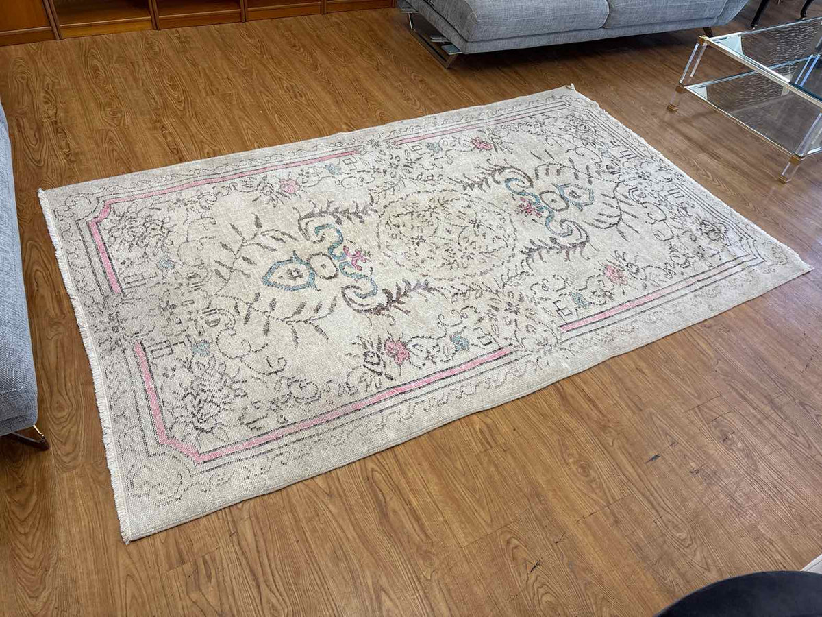 9' x 5.5' Beige Floral Area Rug