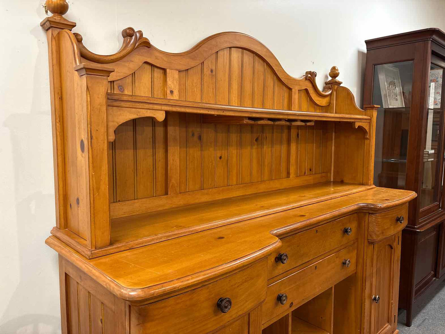 Stanley Pine Server w/ Hutch