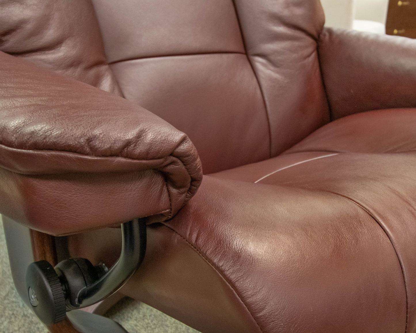 Ekornes Stressless Mayfair Large Recliner & Ottoman in Merlot Leather