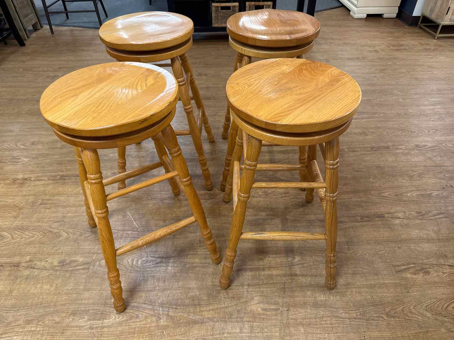 Oak Specialists Furniture Pub Table & Barstool Set