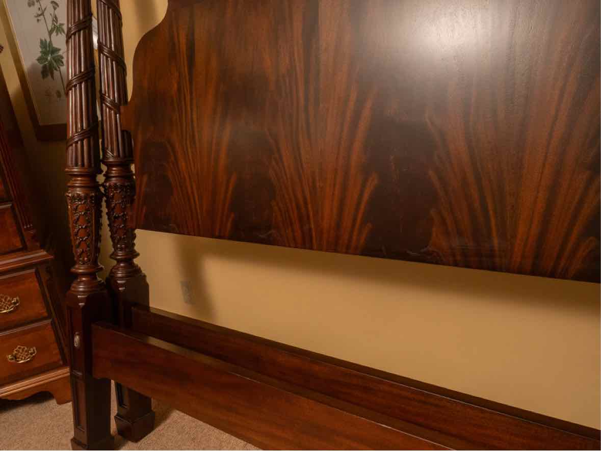 Ethan Allen Mahogany 'Laurel' Queen 4 Post Bed
