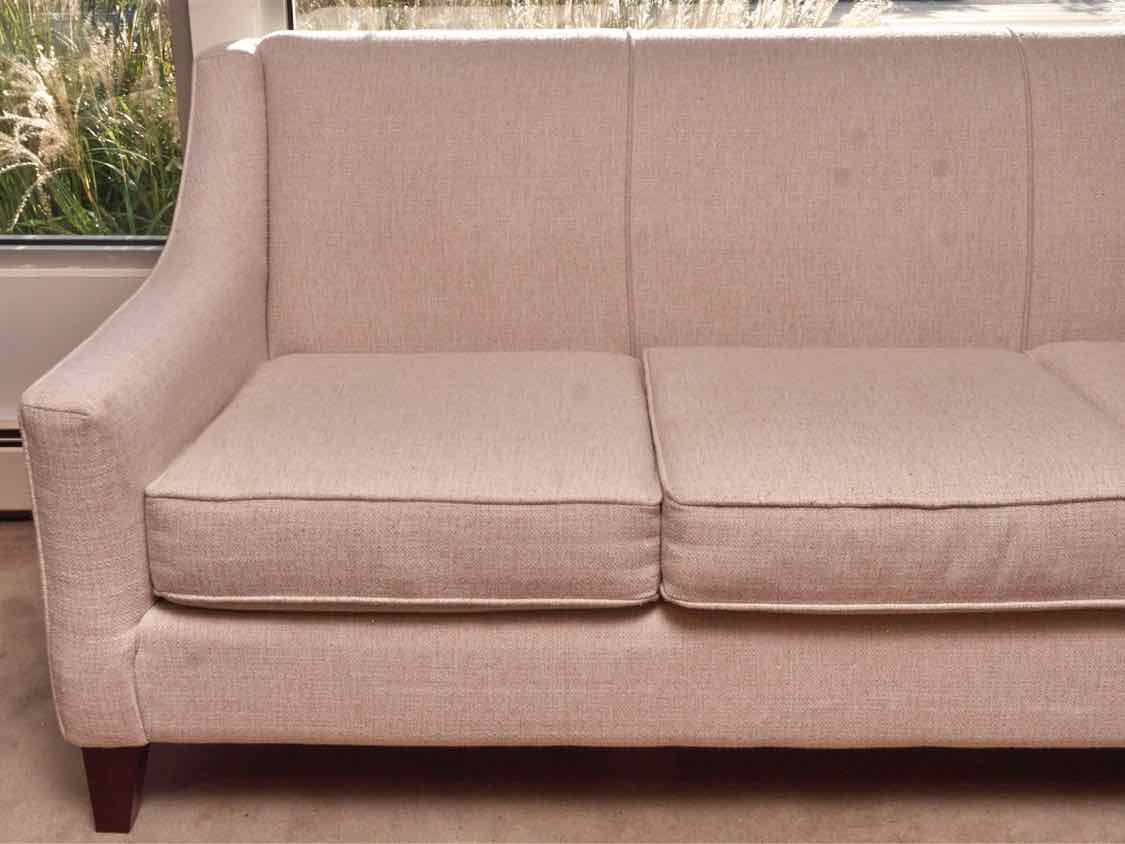 Bassett Ivory Upholstered 3 Cushion Slope Arm Sofa