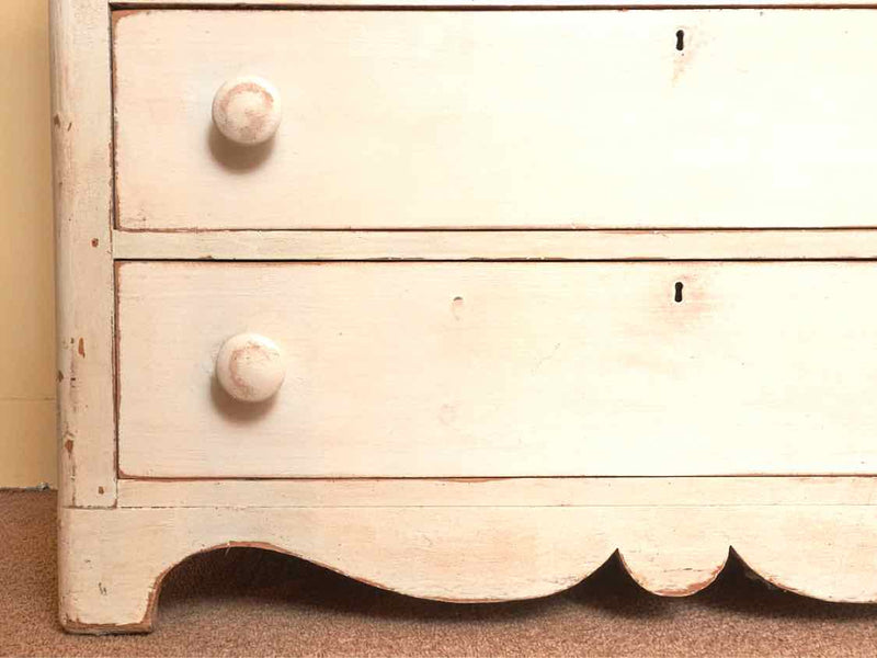 Cottage Ivory Finsh 4 Drawer Dresser with Pine Top