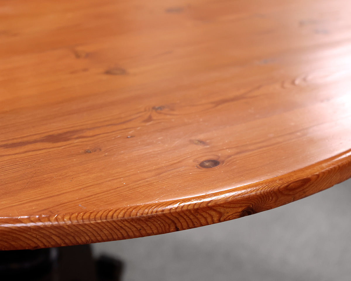 Round Wooden Pedestal Dining Table