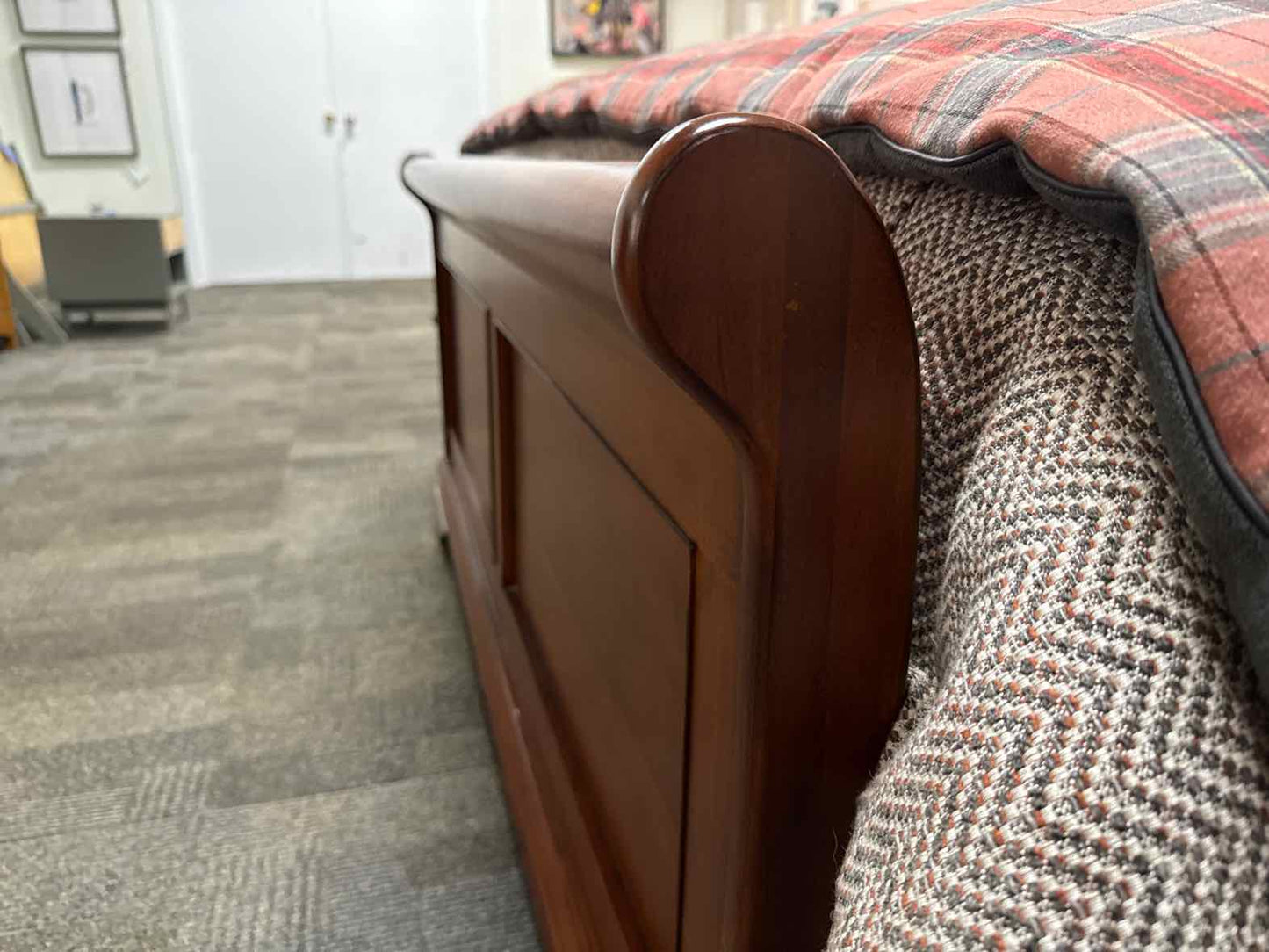 Mastercraft Cherry Queen Sleigh Bed